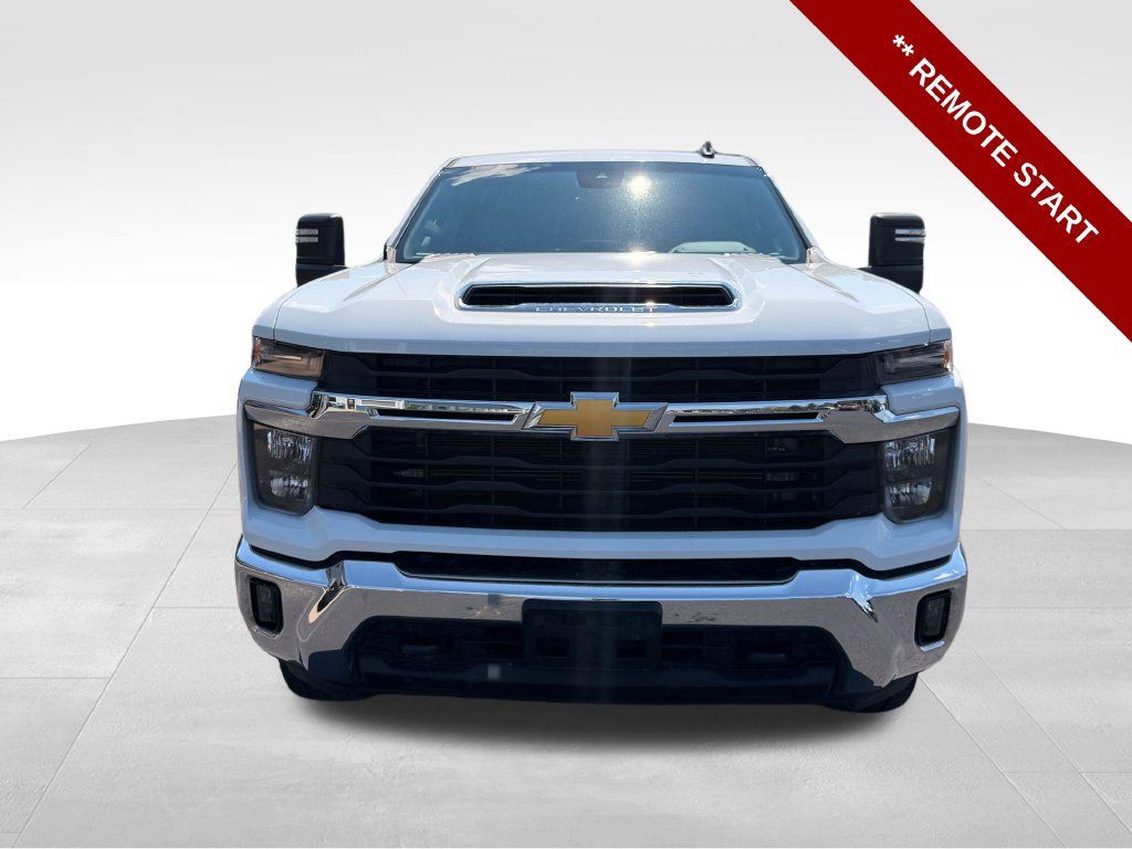 Used 2025 Chevrolet Silverado 2500 LT AWD/4WD image 13