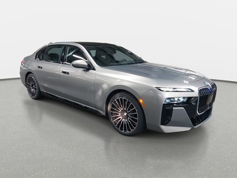 New 2025 BMW 760i xDrive w/ Executive Package image 3