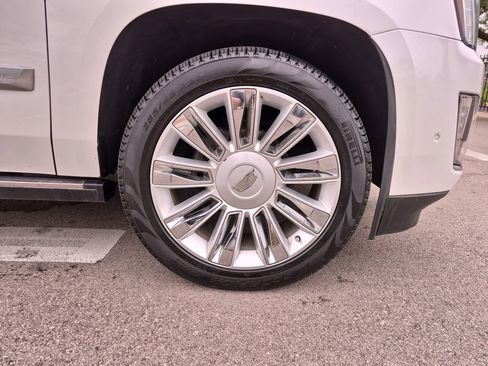 Used 2018 Cadillac Escalade Platinum AWD/4WD image 13