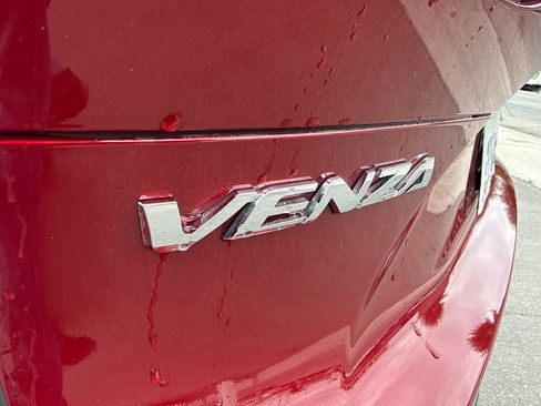 Used 2024 Toyota Venza LE AWD/4WD image 5