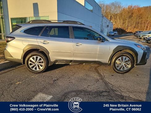 Used 2023 Subaru Outback Premium image 34
