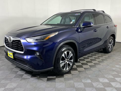 Used 2021 Toyota Highlander XLE image 16