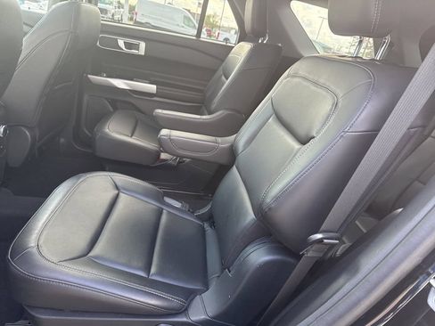 Used 2022 Ford Explorer XLT w/ Equipment Group 202A AWD/4WD image 23