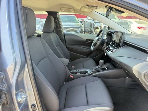 Used 2025 Toyota Corolla LE FWD image 27