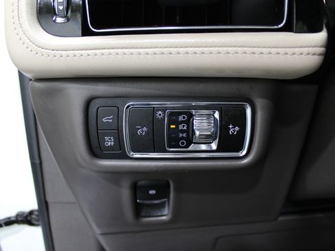 Used 2023 Lincoln Nautilus Reserve w/ Equipment Group 201A image 8