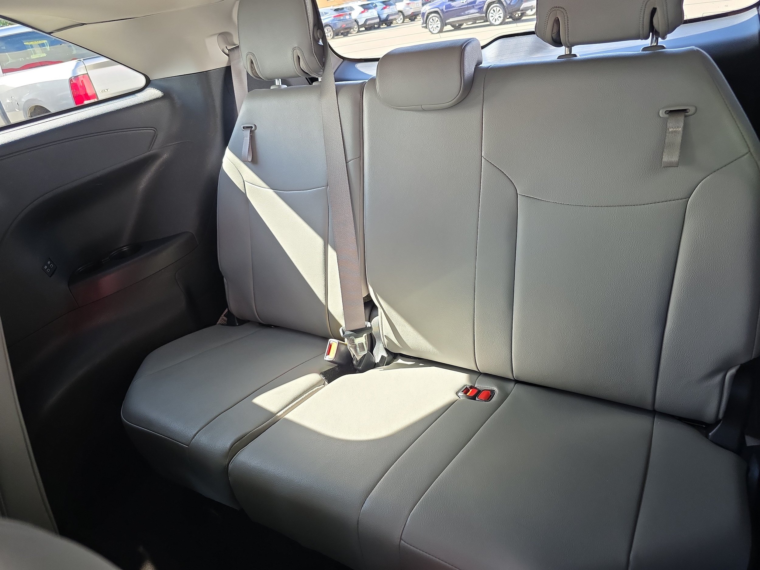 Used 2025 Toyota Sienna XLE FWD image 15