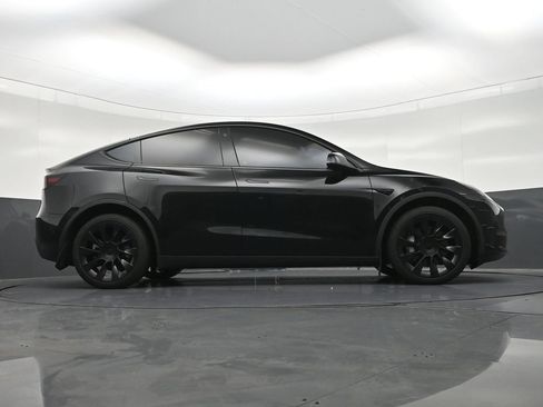 Used 2023 Tesla Model Y Long Range AWD/4WD image 27