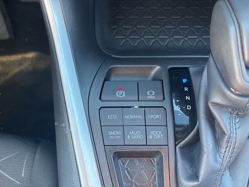 Certified 2023 Toyota RAV4 XLE image 33