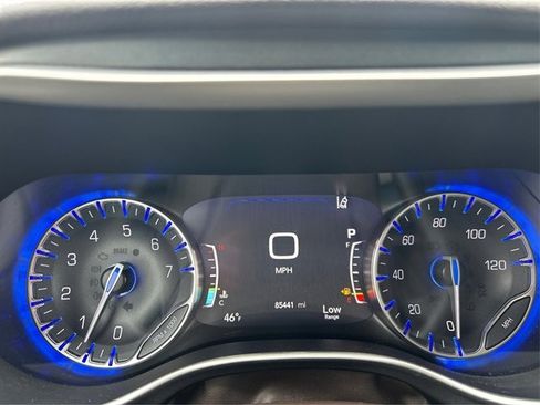 Used 2021 Chrysler Pacifica Touring-L image 26