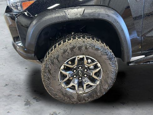 Used 2025 Chevrolet Colorado ZR2 w/ Technology Package AWD/4WD image 4