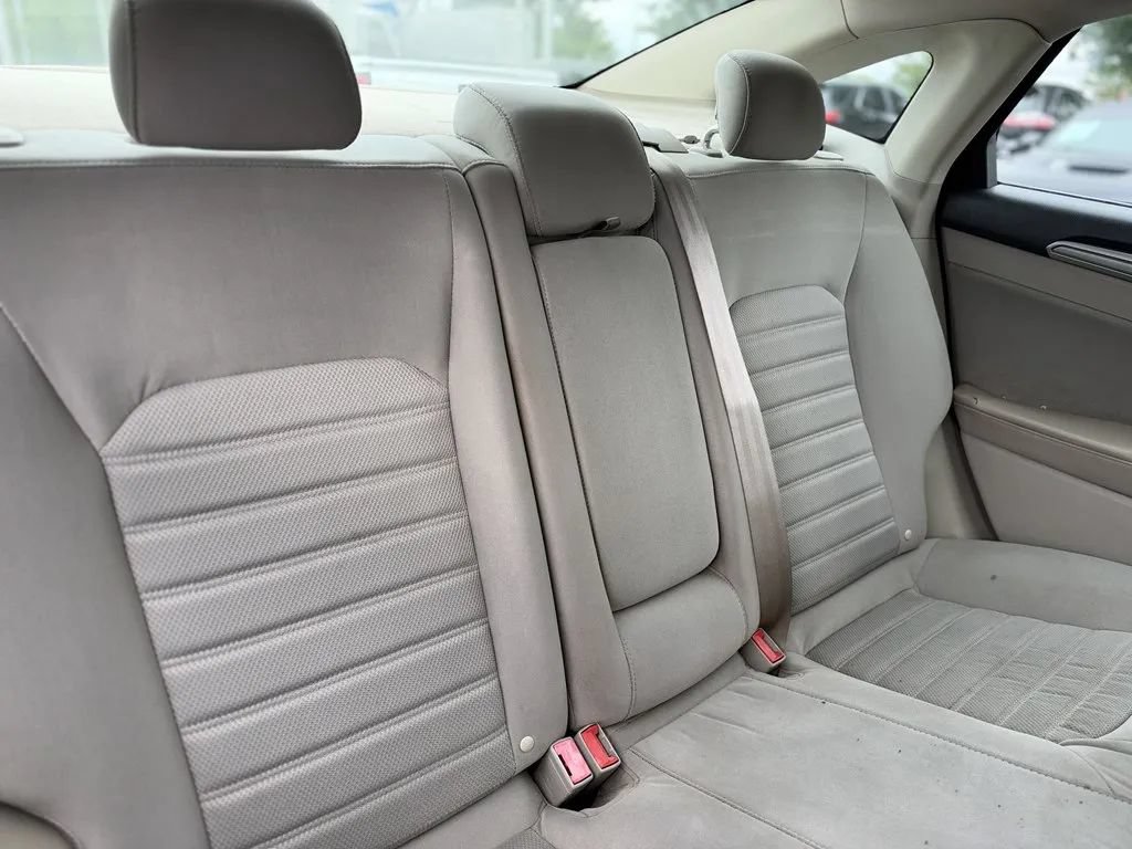 Used 2020 Ford Fusion SE AWD/4WD image 17