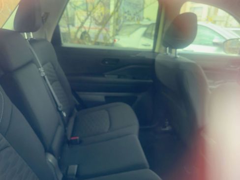 Used 2025 Nissan Pathfinder SV image 9