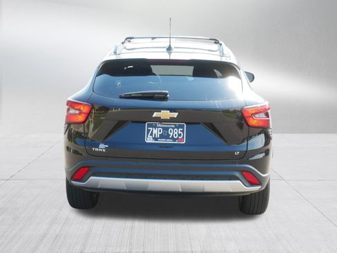 Used 2025 Chevrolet Trax LT FWD image 6
