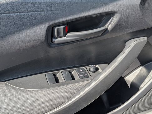 Used 2022 Toyota Corolla LE image 15