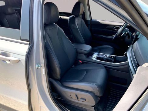 Used 2025 Kia Carnival SX Prestige FWD image 9