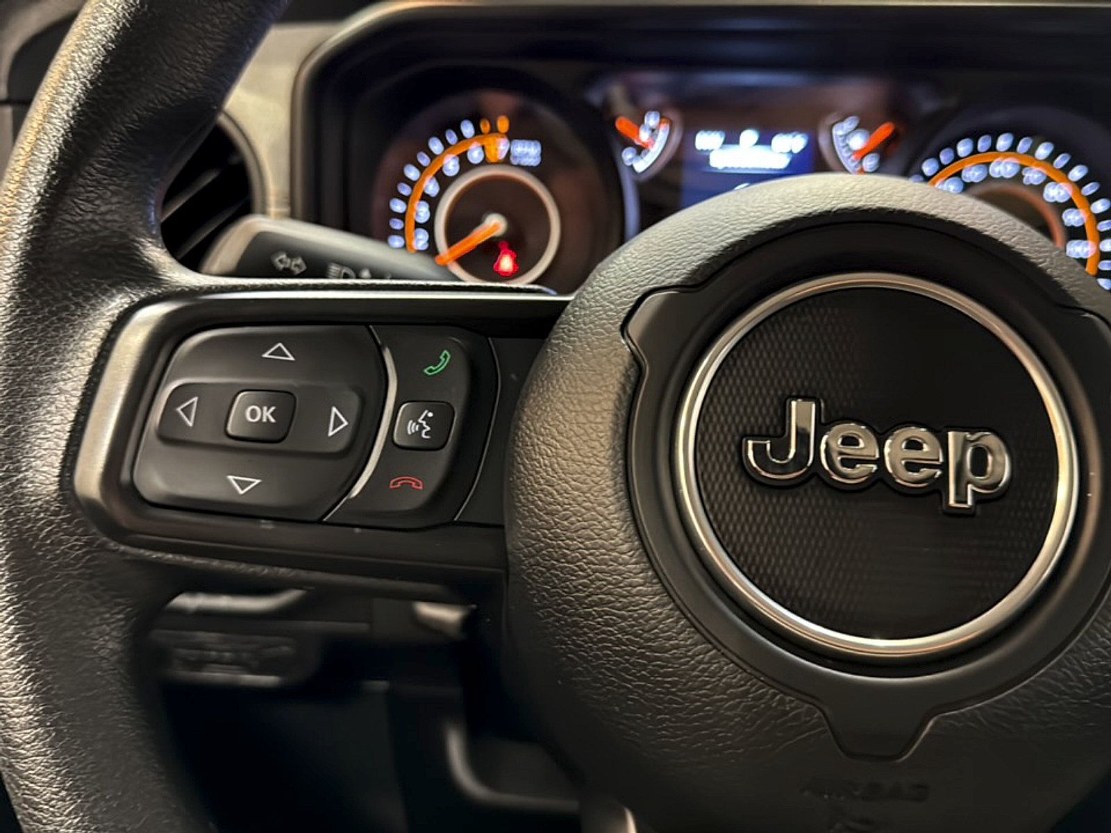 Used 2025 Jeep Gladiator Sport AWD/4WD image 23