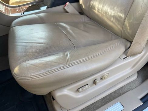 Used 2012 Cadillac Escalade Premium image 18