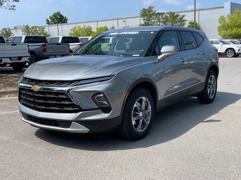 Used 2025 Chevrolet Blazer LT FWD image 3