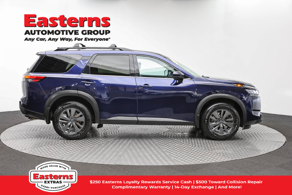 Used 2022 Nissan Pathfinder SV AWD/4WD image 5