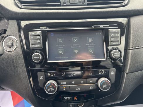 Used 2017 Nissan Rogue SV w/ SV Premium Package AWD/4WD image 14