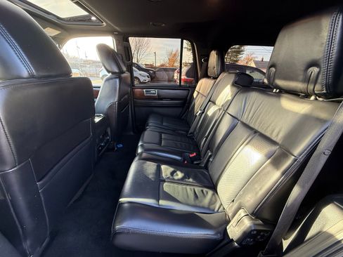Used 2017 Lincoln Navigator Select image 24