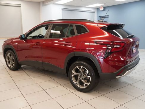 Used 2024 Chevrolet Trax LT w/ Driver Confidence Package FWD image 7