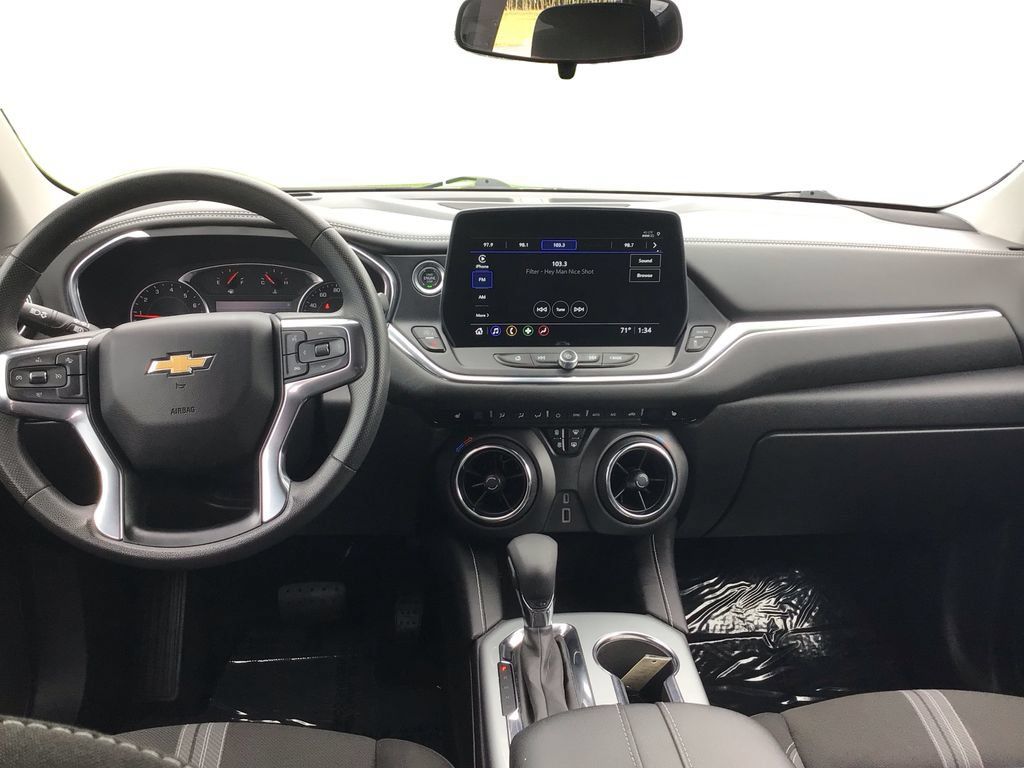 Used 2025 Chevrolet Blazer LT AWD/4WD image 23