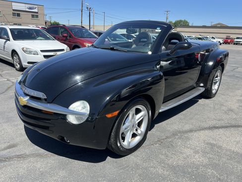 Used 2006 Chevrolet SSR w/ Preferred Equipment Group RWD image 10