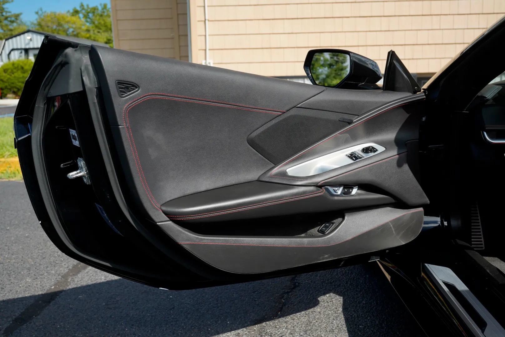 Used 2021 Chevrolet Corvette Stingray Coupe w/ 1LT RWD image 26