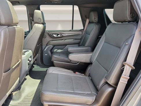 Used 2022 GMC Yukon Denali w/ Denali Premium Package AWD/4WD image 11