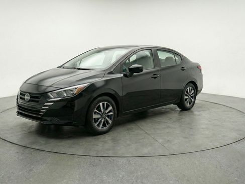 Used 2025 Nissan Versa SV image 3
