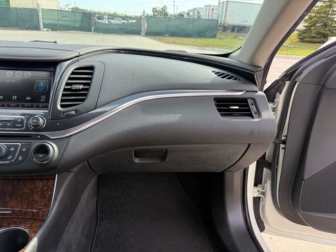 Used 2014 Chevrolet Impala LT w/ Convenience Package image 26