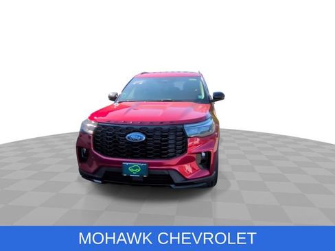 Used 2025 Ford Explorer ST-Line w/ ST-Line Street Pack AWD/4WD image 3