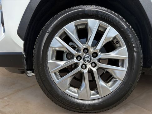 Used 2024 Toyota RAV4 XLE Premium FWD image 31
