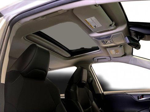 Used 2022 Toyota RAV4 Limited image 27