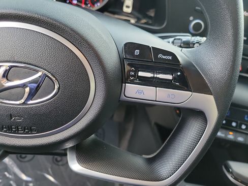 Used 2023 Hyundai Elantra SEL w/ Preferred Accessory Package FWD image 25