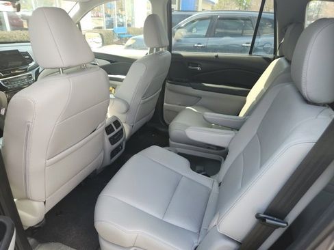 Used 2019 Honda Pilot Touring image 10