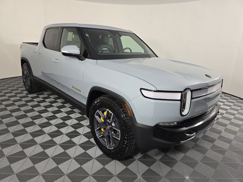 Used 2023 Rivian R1T Launch Edition image 7