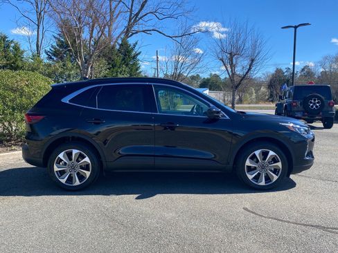 Certified 2023 Ford Escape Platinum w/ Premium Technology Package image 3