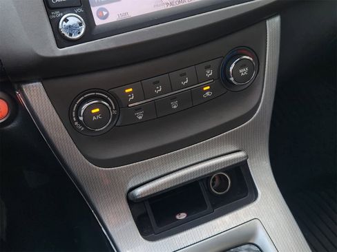 Used 2013 Nissan Sentra SR w/ Premium Pkg image 19