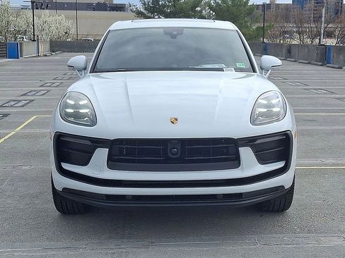 Used 2025 Porsche Macan image 6