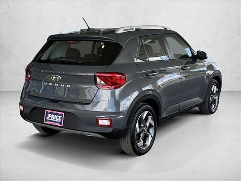 Used 2025 Hyundai Venue SEL FWD image 3