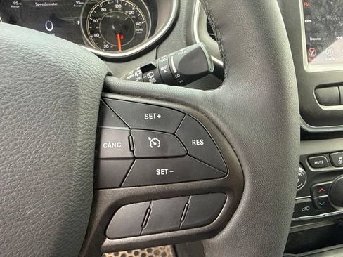 Used 2021 Jeep Cherokee Trailhawk AWD/4WD image 18