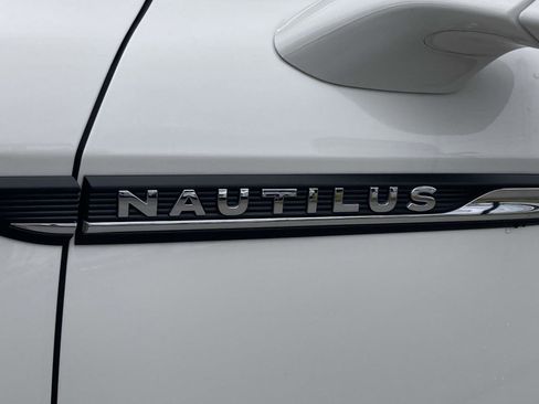 Certified 2022 Lincoln Nautilus AWD w/ Premium Package image 13