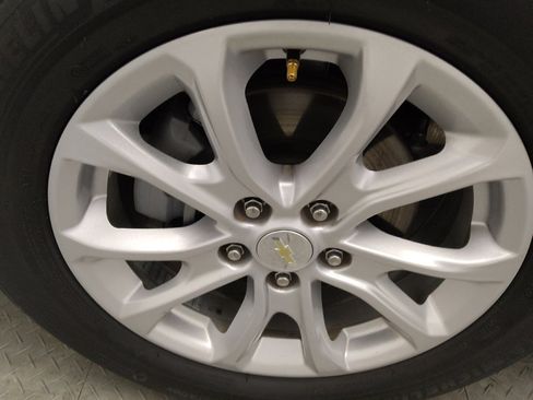 Used 2020 Chevrolet Equinox LT FWD image 31