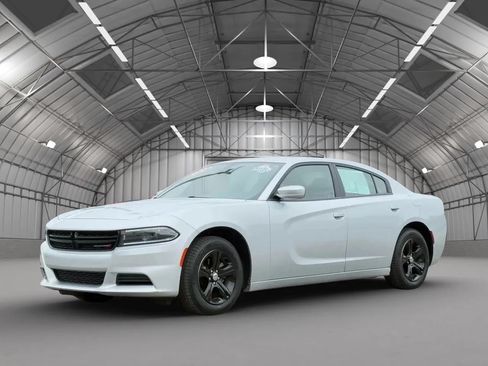 Used 2022 Dodge Charger SXT RWD image 3