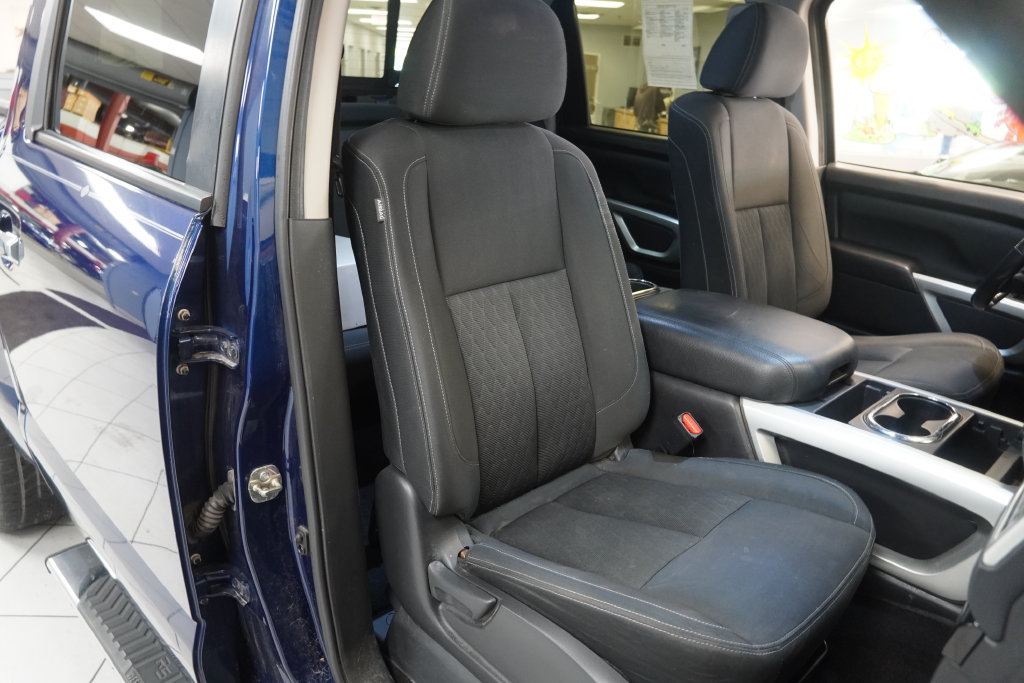 Used 2018 Nissan Titan SV w/ SV Convenience Package AWD/4WD image 38