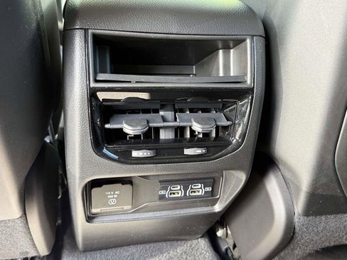 Used 2022 Jeep Grand Cherokee Laredo w/ Luxury Tech Group I AWD/4WD image 14