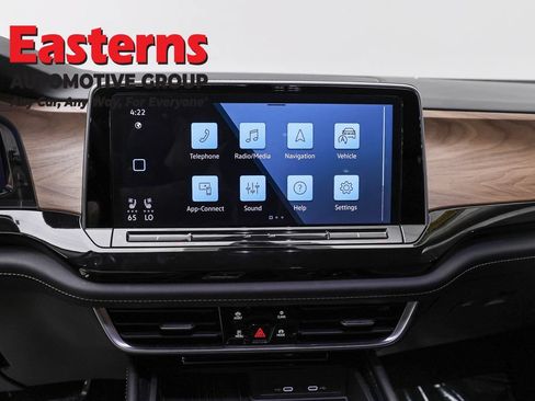 Used 2025 Volkswagen Atlas SE FWD image 11