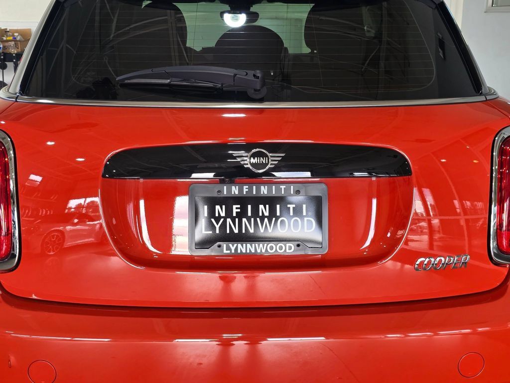 Used 2021 MINI Cooper 4-Door Hardtop w/ Storage Package FWD image 25